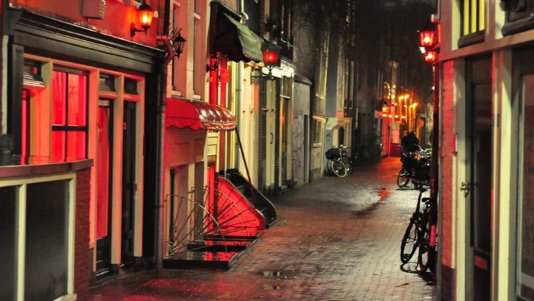 корпоративный отдых Амстердам Квест по кварталу Красных Фонарей в Амстердаме