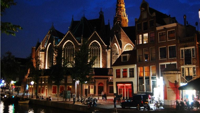 корпоративный отдых Амстердам Квест по кварталу Красных Фонарей в Амстердаме