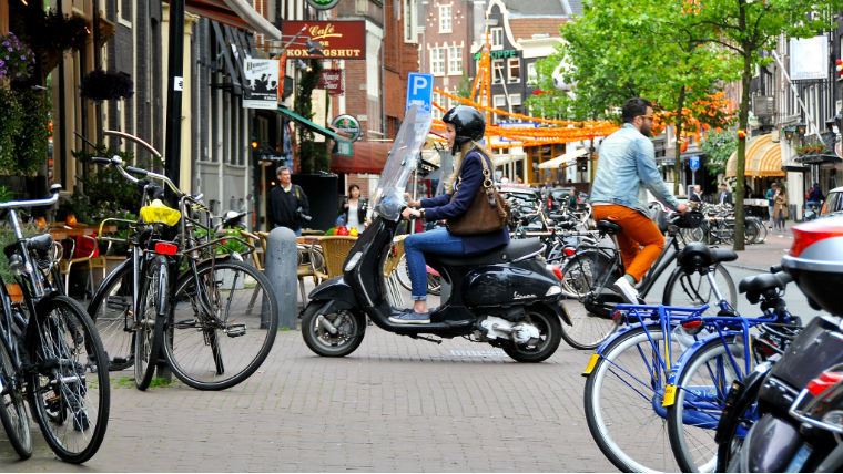 Квест по Амстердаму на скутере